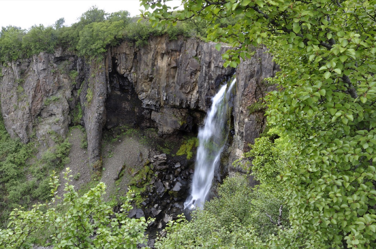 Cascata estiva in Islanda
