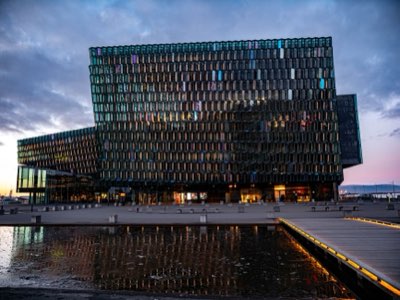 82%の公的支援で支える：現代アイゼンランドの音の担い手