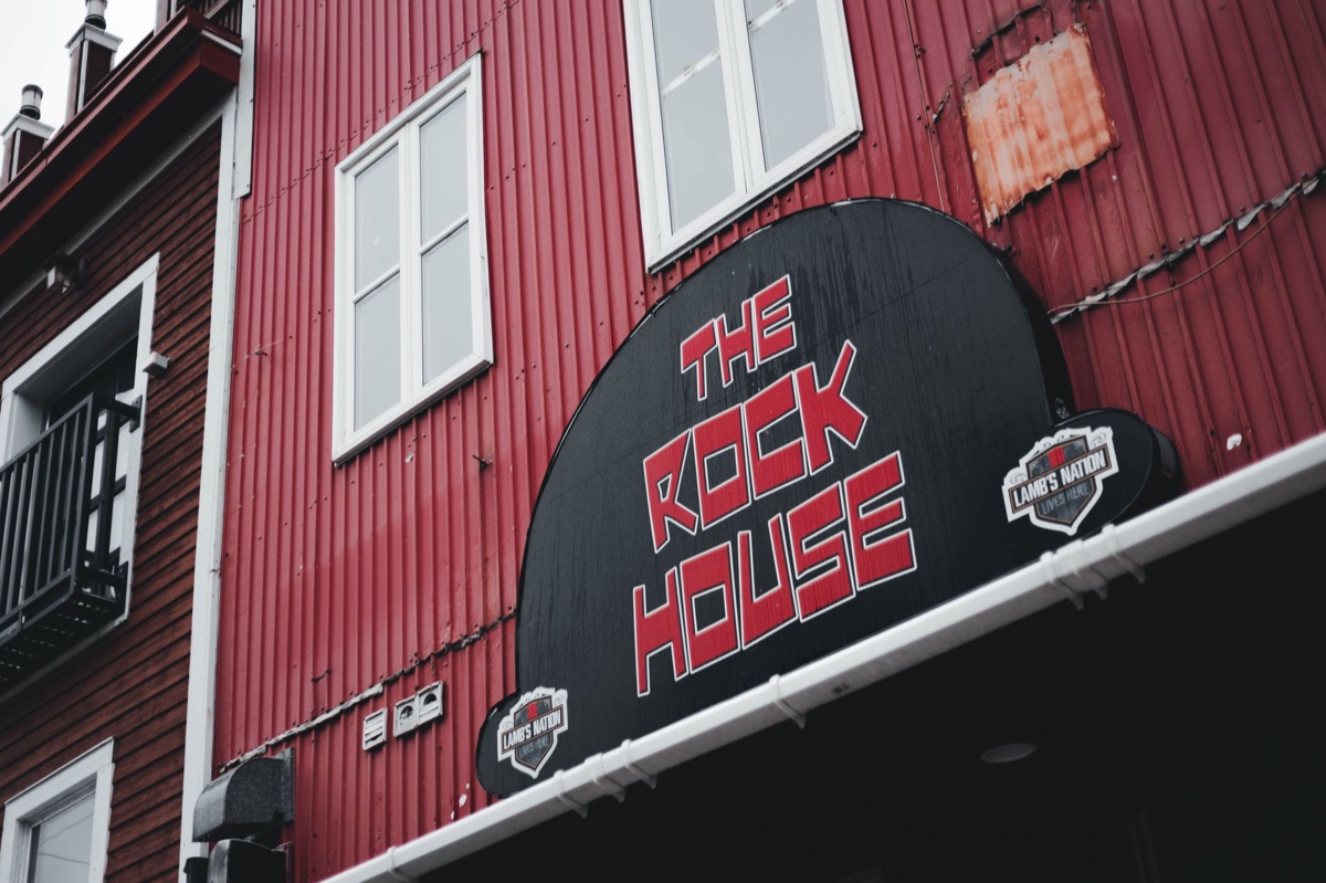 Exterior de um espaço de música em Reykjavik