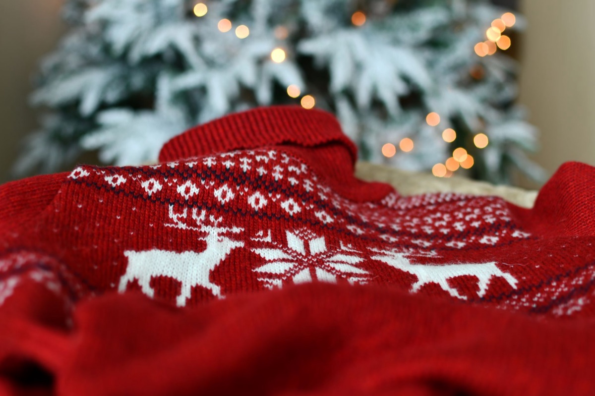 Icelandic sweater with knitting patterns