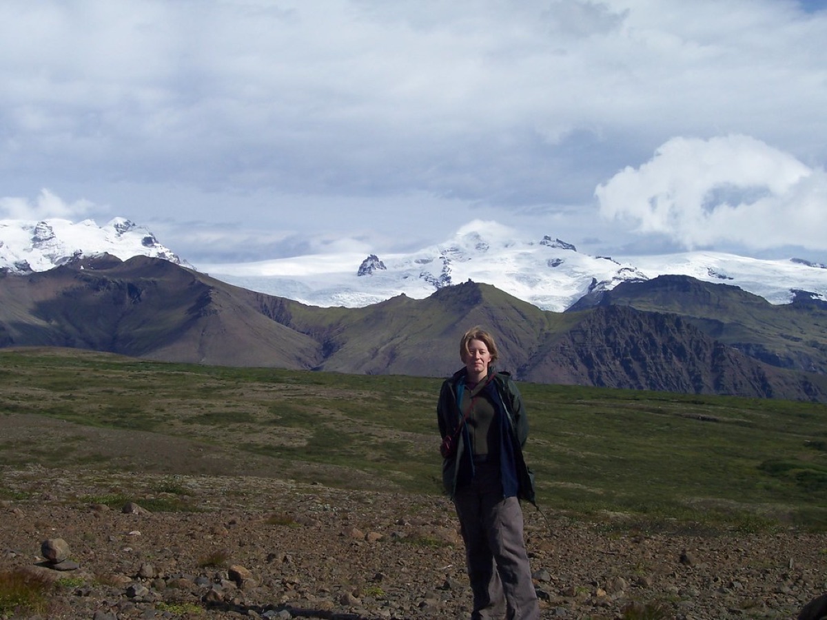 Icelandic waterfall viewpoint with a clear sky and a distant mountain range