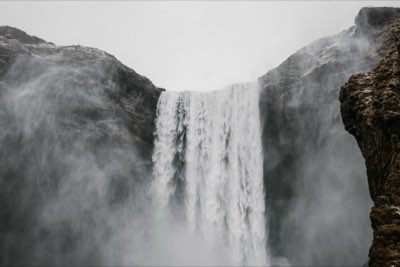 Islanda: Scopri le Cascate che Pulsano di Forza Geologica Viva