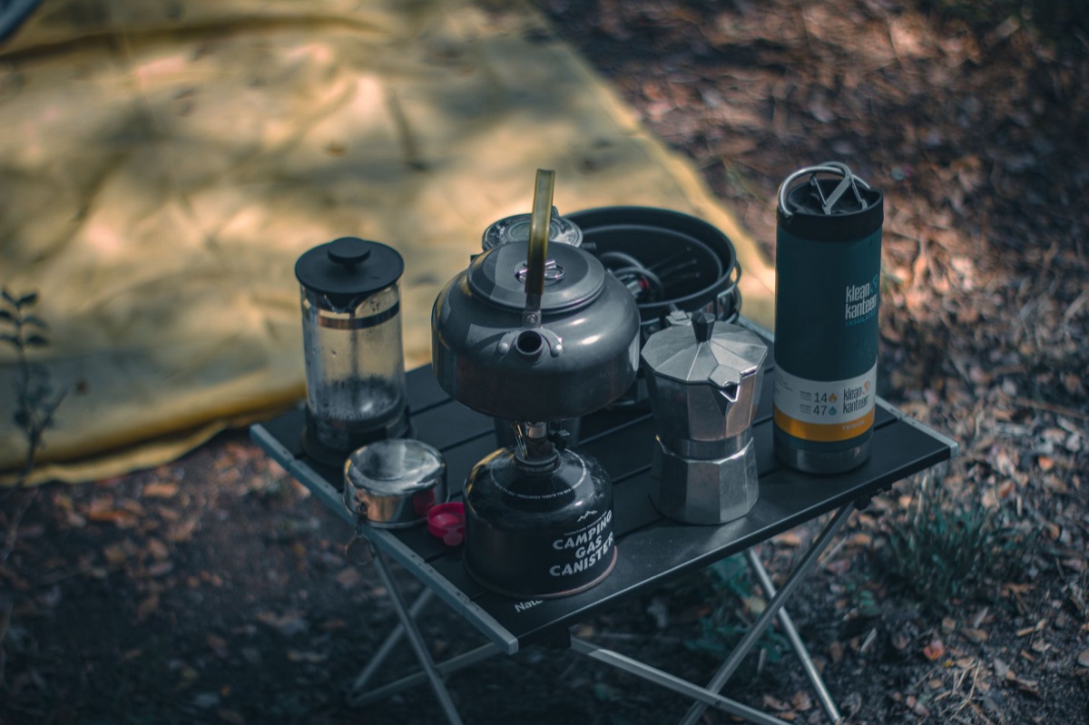 Istiglís í Íslandi: Campingausrüstung mit Zelt, Schlafmütze und Campkocher