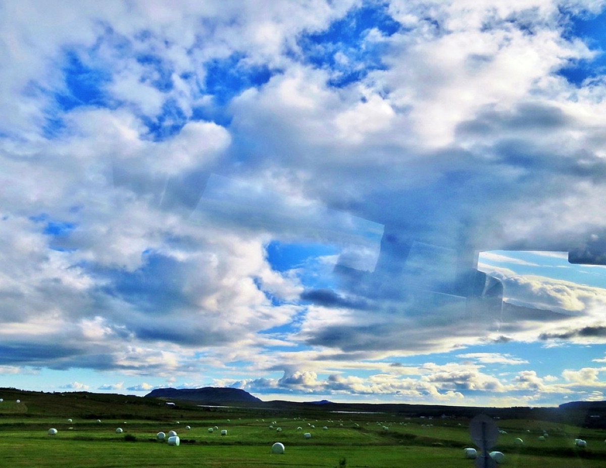 Ijslandse zomersluiting met wolken